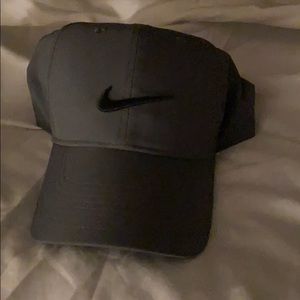 Women’s Nike cap. Perfect for golf or any sport!